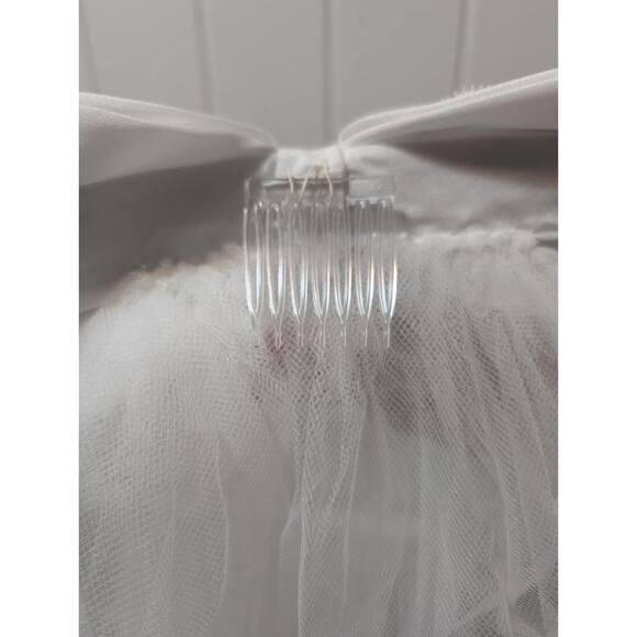 Crocheted Floral Beaded Bow Lace Wedding Veil 35 Inch